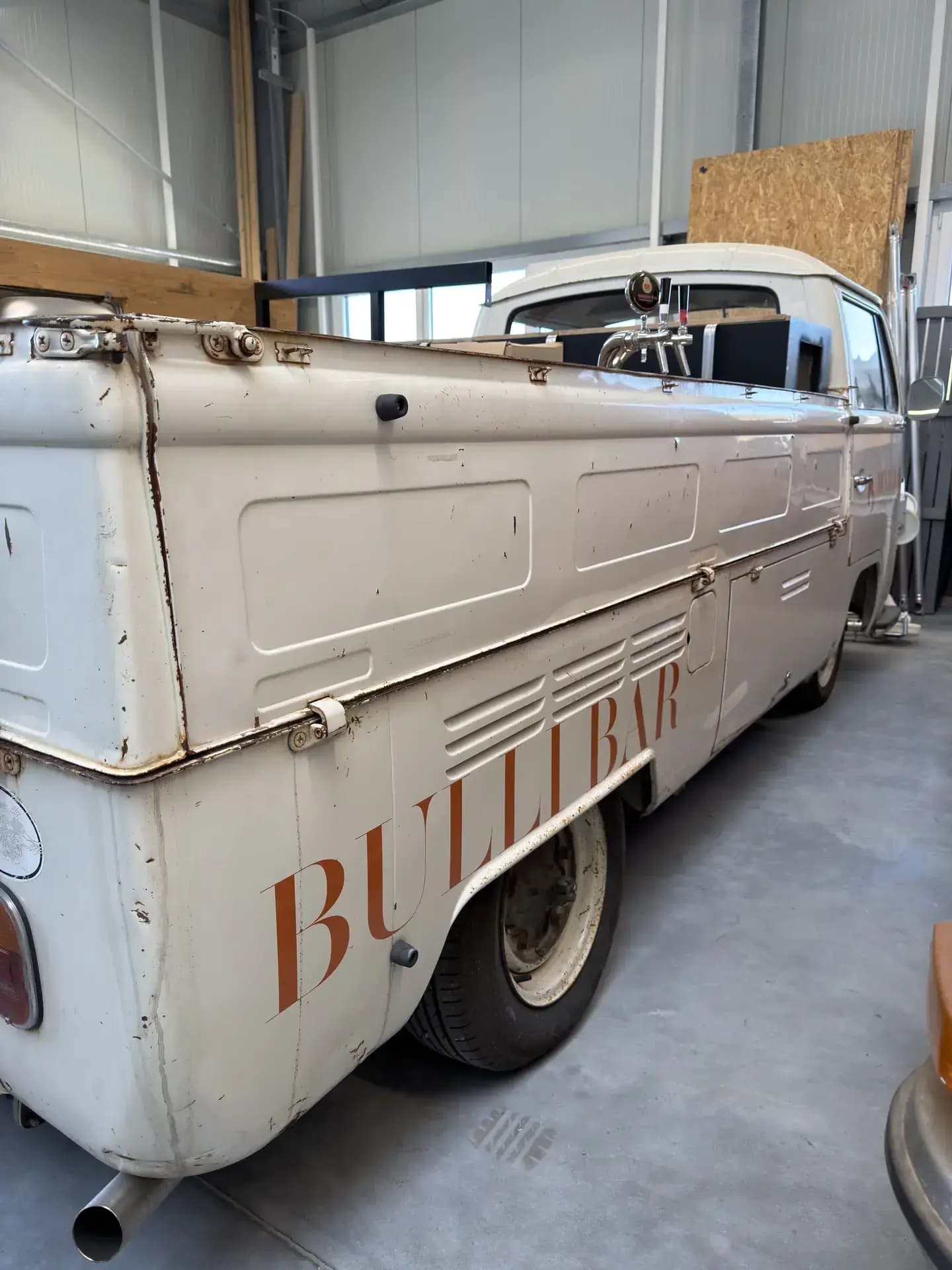 VW T2 Bulli BAR Oldtimer-Umbau im ARS:MOOSIX Showroom — Soundsystem-Einbau in Klassikern